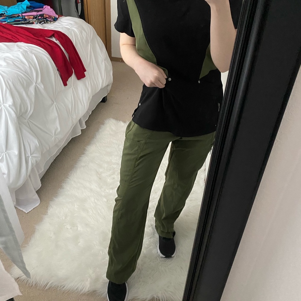 Scrub set